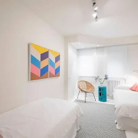 Bella Vista Luxury Apartment. Bay Views. Parking *