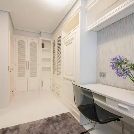 Bella Vista Luxury Apartment. Bay Views. Parking Apartment San Sebastian
